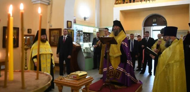 Молебен в День города возглавил епископ Иннокентий в Свято-Никольском храме