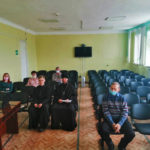 Клирик Николаевского викариатства посетил круглый стол в селе Чумикан