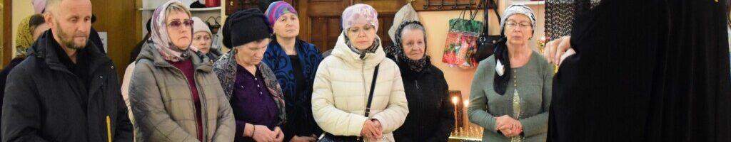 Службу «Двенадцати Евангелий» возглавил епископ Иннокентий в Свято-Никольском храме
