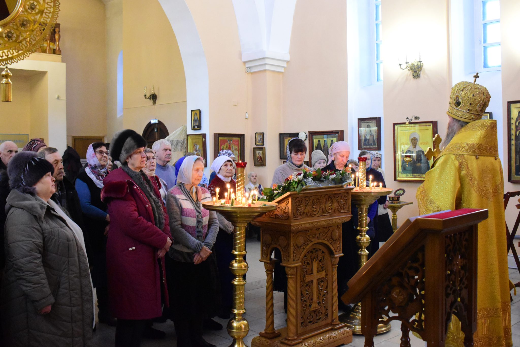 Епископ Иннокентий возглавил богослужение в престольный праздник Никольского храма