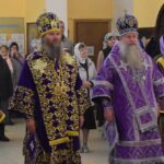 Епископ Николаевский и Богородский Иннокентий и епископ Биробиджанский и Кульдурский Лука совершили Божественную литургию в праздник Крестовоздвижения в Никольском храме г. Николаевск-на-Амуре