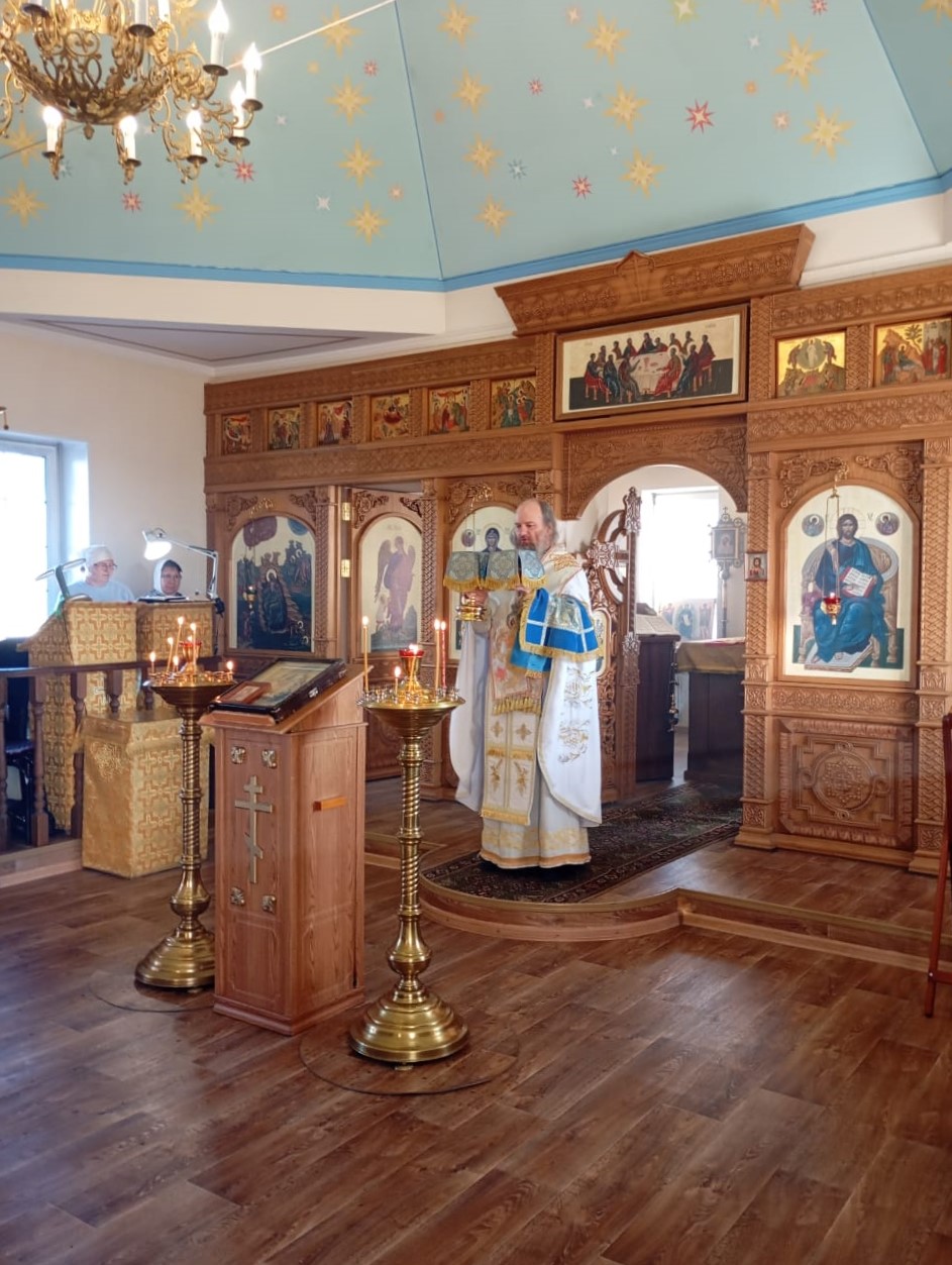 Архиерейское богослужение в праздник Казанской иконы Божией Матери в Спасо-Преображенском храме