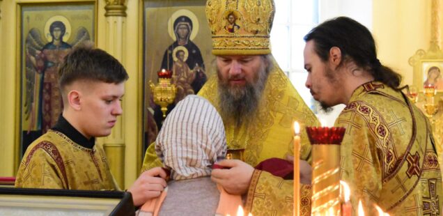 Епископ Иннокентий совершил воскресное богослужение в Свято-Никольском храме