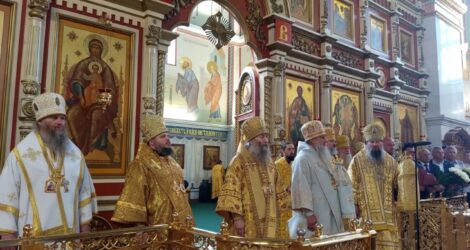 Епископ Иннокентий сослужил митрополиту Артемию в канун дня праведного отрока Артемия Веркольского